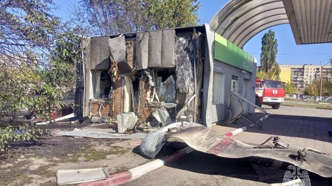 Последствия атаки ВСУ по АЗС в Первомайске в ЛНР. 21 сентября 2025