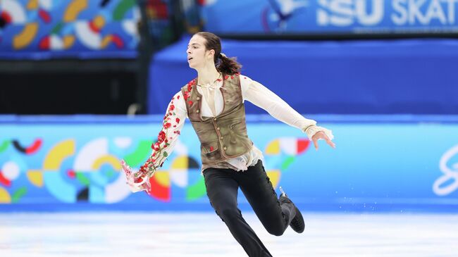 Пётр Гуменник выступает во время квалификационного турнира в Пекине. 20 сентября 2025