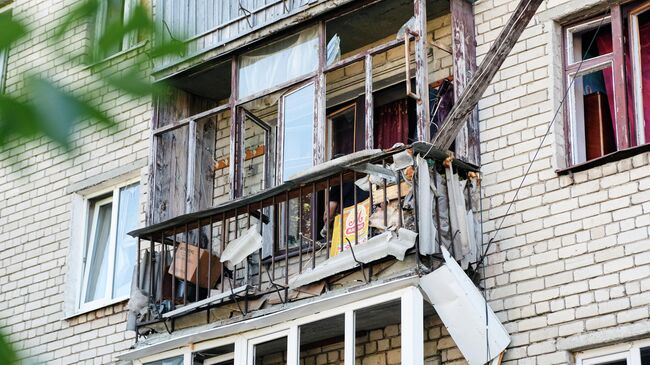 Поврежденный жилой дом на улице Театральной в Васильевке Запорожской области после массированного обстрела со стороны ВСУ. 21 сентября 2025
