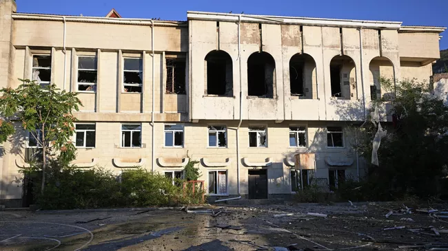 Школа в Форосе, поврежденная в результате атаки дронов со стороны ВСУ