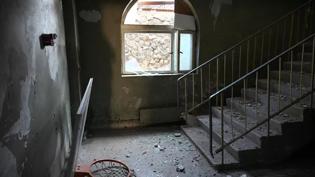 Школа в Форосе, поврежденная в результате атаки дронов со стороны ВСУ