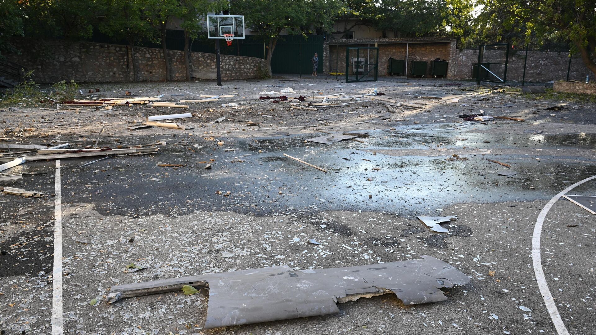 Территория школы в Форосе, поврежденной в результате атаки дронов со стороны ВСУ - РИА Новости, 1920, 22.09.2025