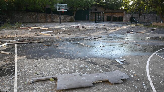 Территория школы в Форосе, поврежденной в результате атаки дронов со стороны ВСУ Территория школы в Форосе, поврежденной в результате атаки дронов со стороны ВСУ