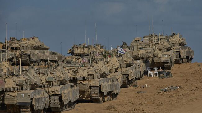 Израильские танки недалеко от границы с сектором Газа