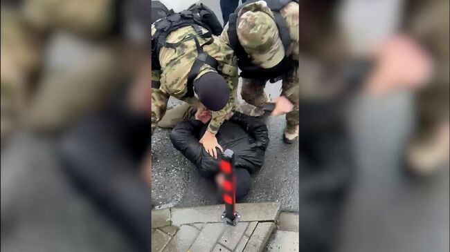 Задержание лиц, причастных к незаконному обороту оружия в 32 регионах России