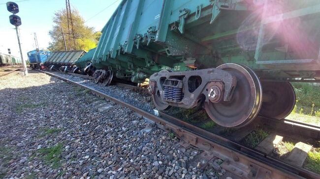 Три грузовых вагона сошли с рельс в Малоярославецком районе Калужской области