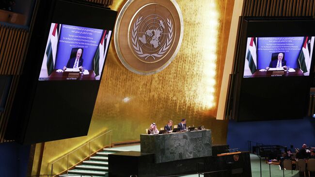 Президент Палестинской автономии Махмуд Аббас выступает по видеосвязи на заседании Генеральной Ассамблеи ООН. 23 сентября 2025 Президент Палестинской автономии Махмуд Аббас выступает по видеосвязи на заседании Генеральной Ассамблеи ООН. 23 сентября 2025