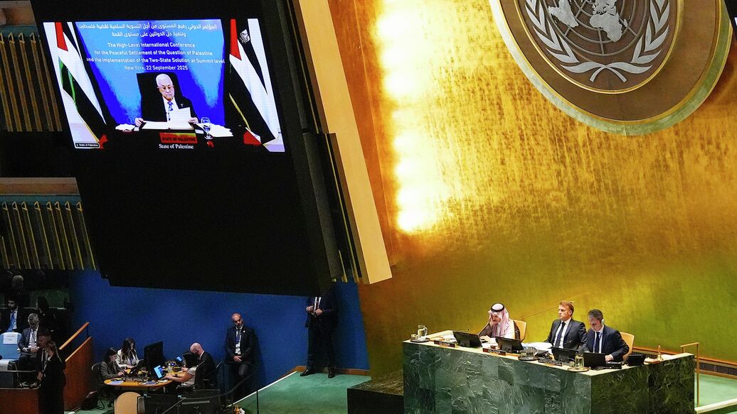 МИД Израиля раскритиковал значок на пиджаке президента Палестины