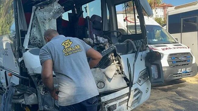 Место ДТП с туристическим автобусом в турецкой Аланье