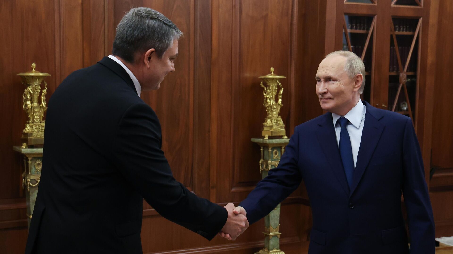 Президент РФ Владимир Путин и глава Луганской Народной Республики Леонид Пасечник во время встречи - РИА Новости, 1920, 23.09.2025
