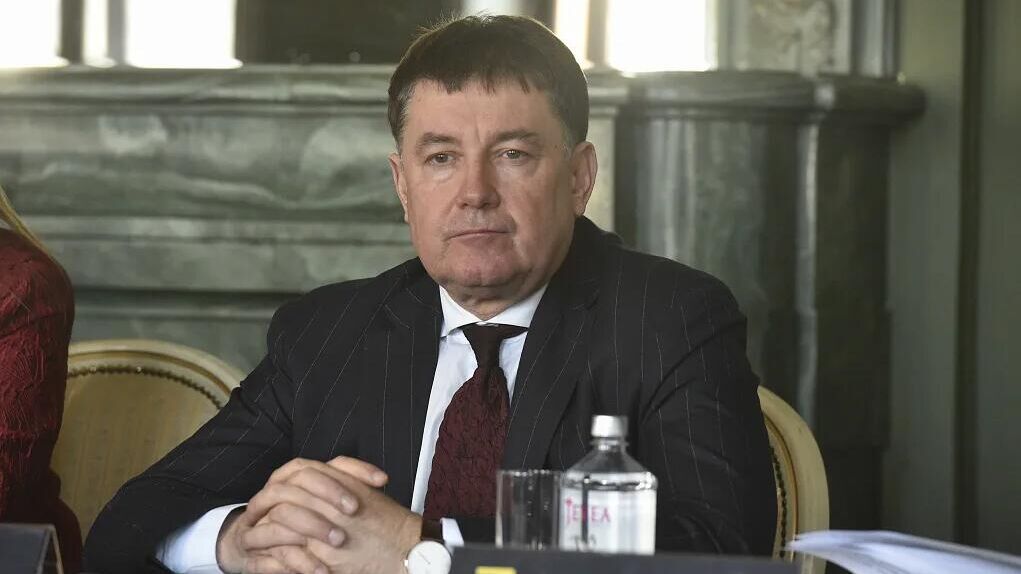 Защита обжаловала изъятие имущества у судьи в отставке Момотова