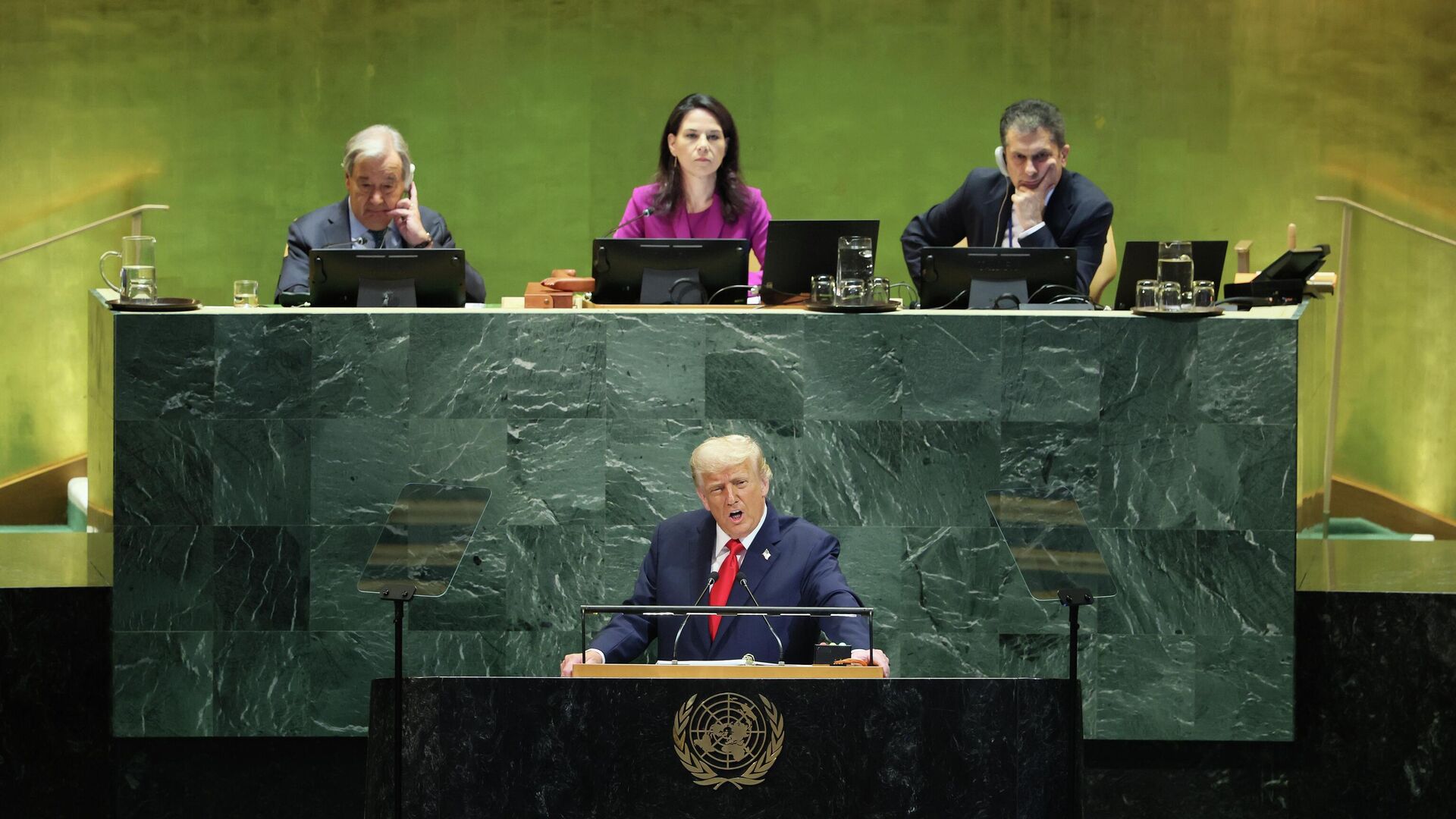 Дональд Трамп выступает на Генассамблее ООН Дональд Трамп выступает на Генассамблее ООН - РИА Новости, 1920, 23.09.2025