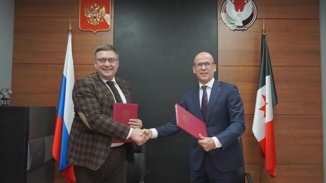 Глава Удмуртии Александр Бречалов и генеральный директор центра знаний Машук Антон Сериков Глава Удмуртии Александр Бречалов и генеральный директор центра знаний Машук Антон Сериков