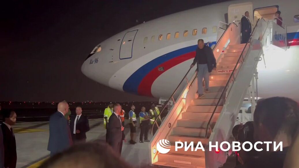 Лавров прибыл в Нью-Йорк на неделю высокого уровня Генассамблеи ООН