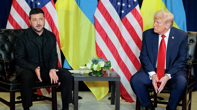 Дональд Трамп и Владимир Зеленский во время встречи на полях Генассамблеи ООН