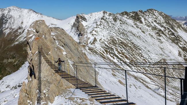 Самый высокий в России подвесной мост на курорте Архыз в Карачаево-Черкесии