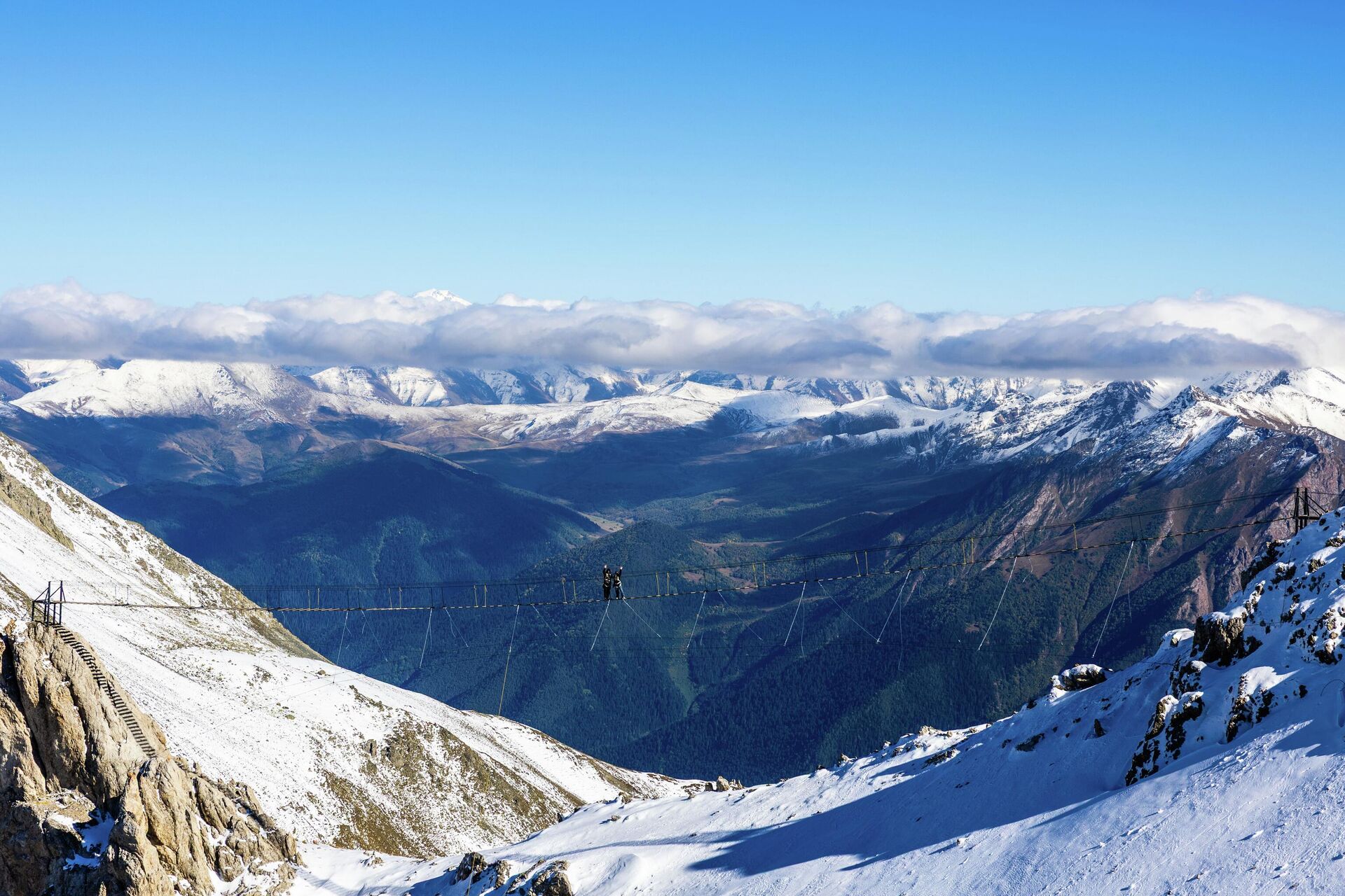 В Карачаево-Черкесии открылся самый высокий в России подвесной мост