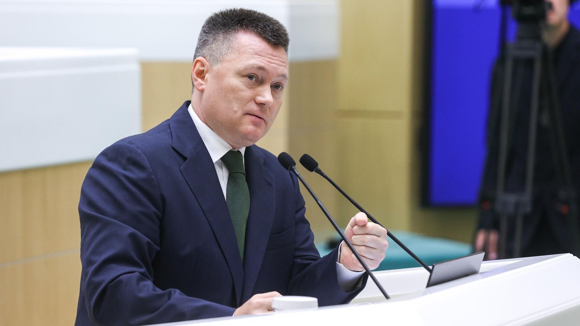 Глава Верховного суда РФ Игорь Краснов выступает на заседании Совета Федерации РФ Глава Верховного суда РФ Игорь Краснов выступает на заседании Совета Федерации РФ - РИА Новости, 1920, 16.12.2025