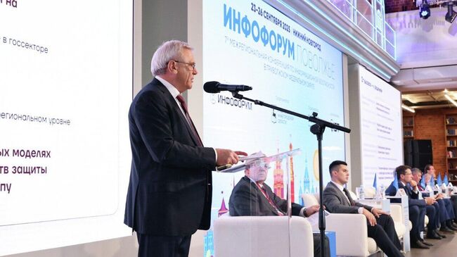 Председатель законодательного собрания Нижегородской области Евгений Люлин на межрегиональной конференции Инфофорум-Поволжье 2025 Председатель законодательного собрания Нижегородской области Евгений Люлин на межрегиональной конференции Инфофорум-Поволжье 2025