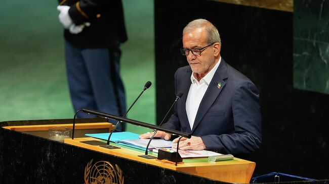 Президент Ирана Масуд Пезешкиан выступает на Генассамблее ООН. 24 сентября 2025 Президент Ирана Масуд Пезешкиан выступает на Генассамблее ООН. 24 сентября 2025