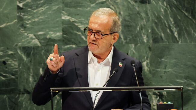 Президент Ирана Масуд Пезешкиан выступает на Генассамблее ООН. 24 сентября 2025 Президент Ирана Масуд Пезешкиан выступает на Генассамблее ООН. 24 сентября 2025
