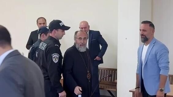 Суд приговорил архиепископа Аджапахяна к двум годам лишения свободы