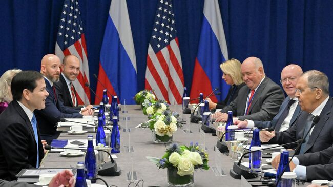 Министр иностранных дел России Сергей Лавров и госсекретарь США Марко Рубио во время встречи в Нью-Йорке