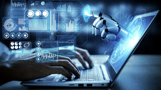 Человек работает с искусственным интеллектом