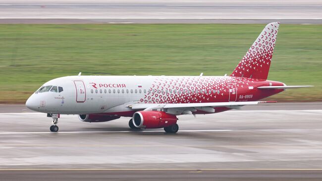 Самолет Sukhoi SuperJet 100-95B авиакомпании Россия