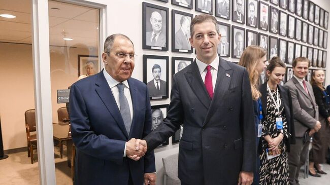 Министр иностранных дел РФ Сергей Лавров и глава МИД Сербии Марко Джурич во время встречи на полях недели высокого уровня Генассамблеи ООН