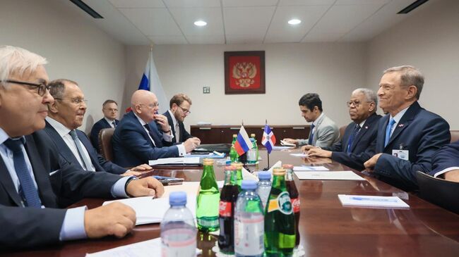 Министр иностранных дел РФ Сергей Лавров проводит встречу с министром иностранных дел Доминиканской Республики Роберто Альваресом
