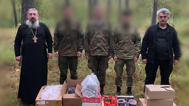 Священник Брянской епархии доставил бойцам СВО гуманитарную посылку с продуктами Священник Брянской епархии доставил бойцам СВО гуманитарную посылку с продуктами