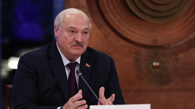 Президент Белоруссии Александр Лукашенко на пленарном заседании международного форума Мировая атомная неделя на ВДНХ. 25 сентября 2025 Президент Белоруссии Александр Лукашенко на пленарном заседании международного форума Мировая атомная неделя на ВДНХ. 25 сентября 2025