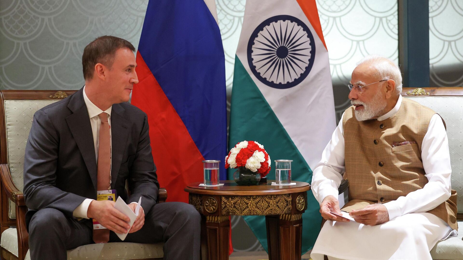 Вице-премьер РФ Дмитрий Патрушев и премьер-министр Республики Индия Нарендра Моди во время встречи. 25 сентября 2025 - РИА Новости, 1920, 25.09.2025