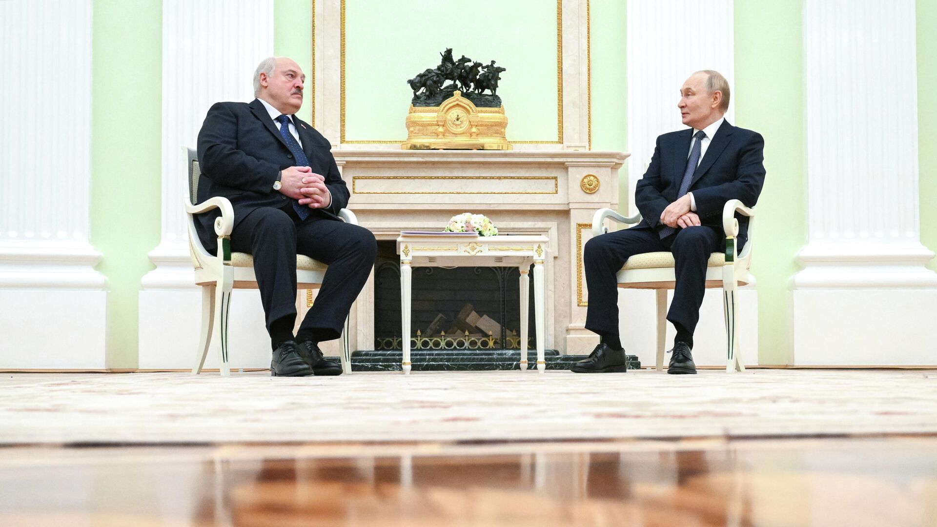 Президент России Владимир Путин и президент Белоруссии Александр Лукашенко во время встречи - РИА Новости, 1920, 26.09.2025