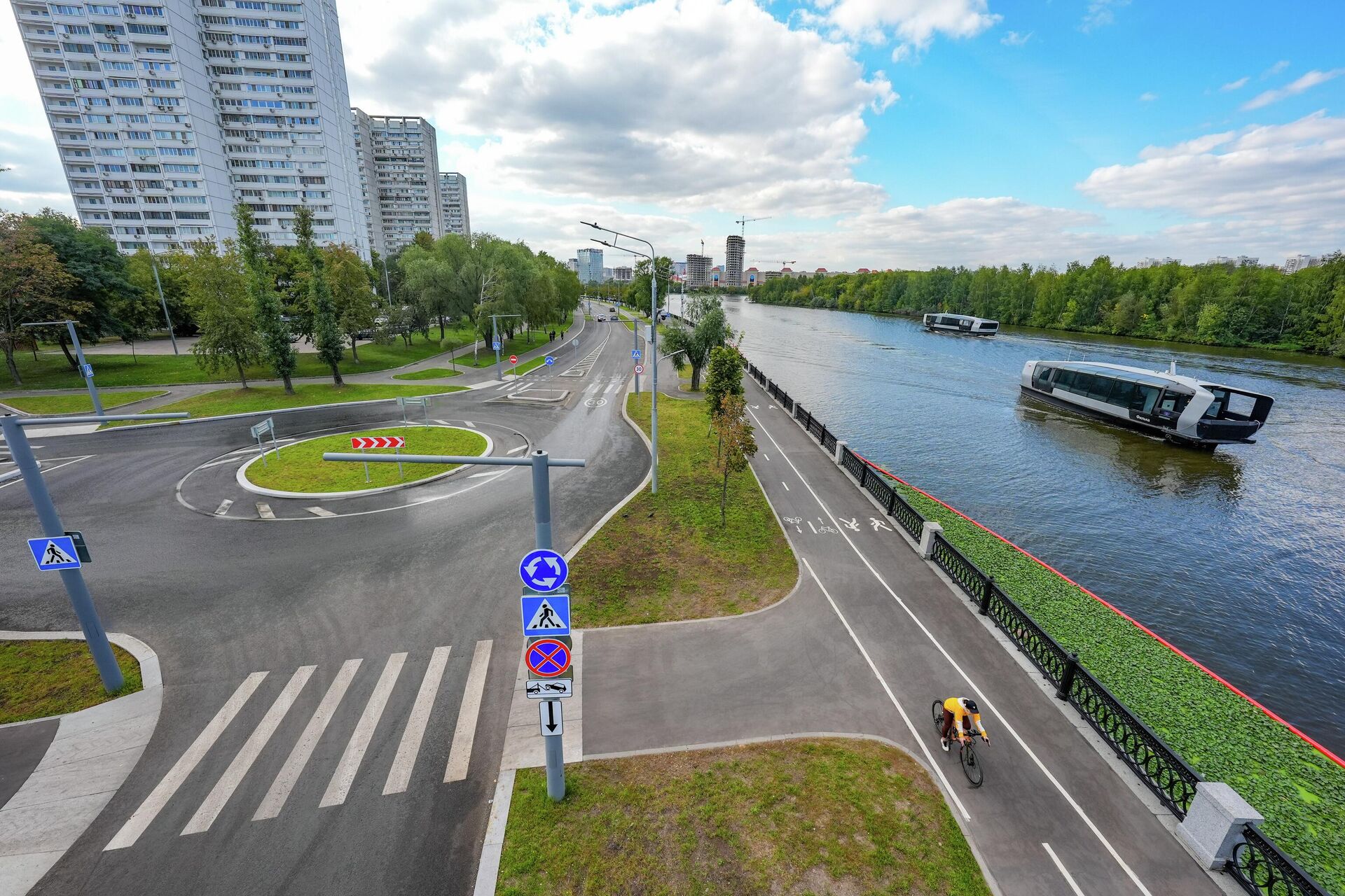 Набережная Москвы-реки Набережная Москвы-реки - РИА Новости, 1920, 07.10.2025