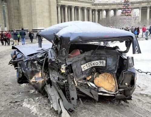 Автомобиль Никиты Сапежко после ДТП на Невском проспекте Автомобиль Никиты Сапежко после ДТП на Невском проспекте - РИА Новости, 1920, 26.09.2025
