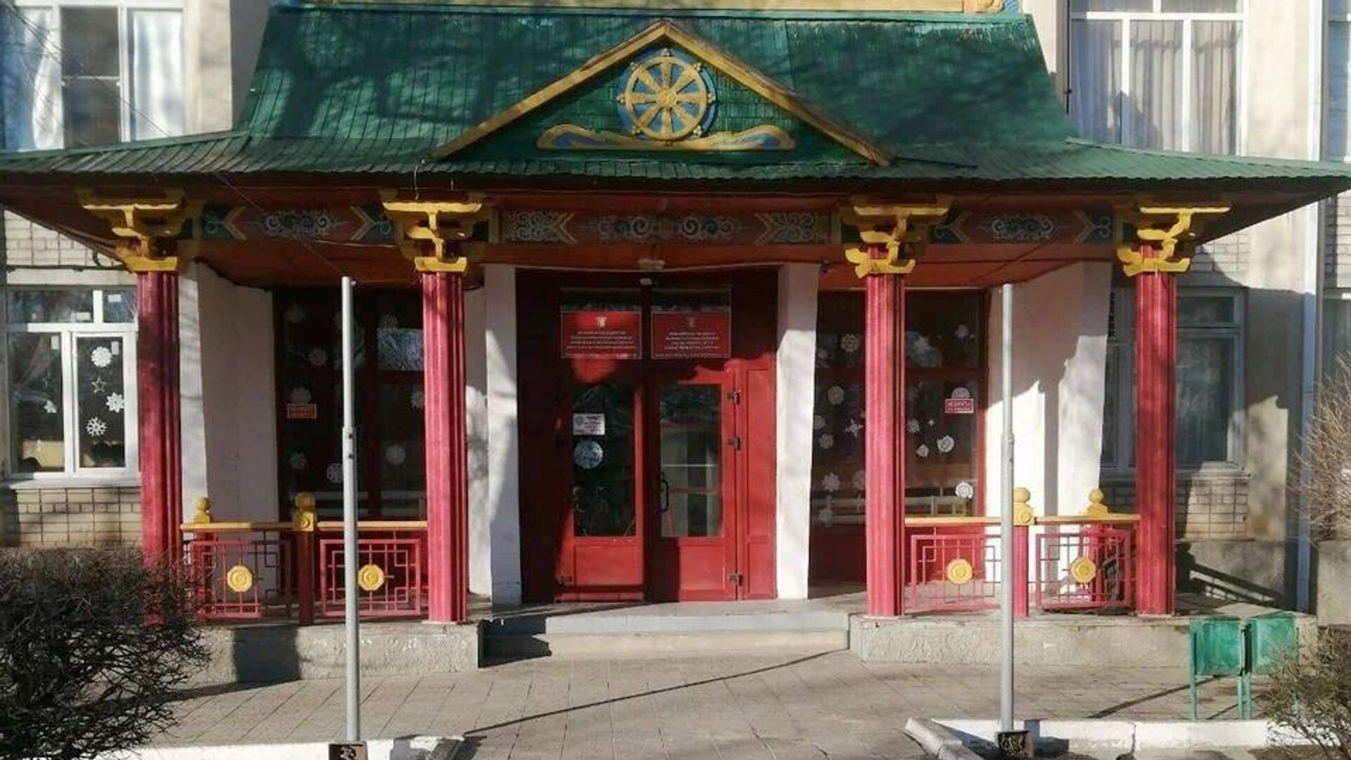 Чернышенко открыл буддийскую школу в Национальной гимназии в Калмыкии