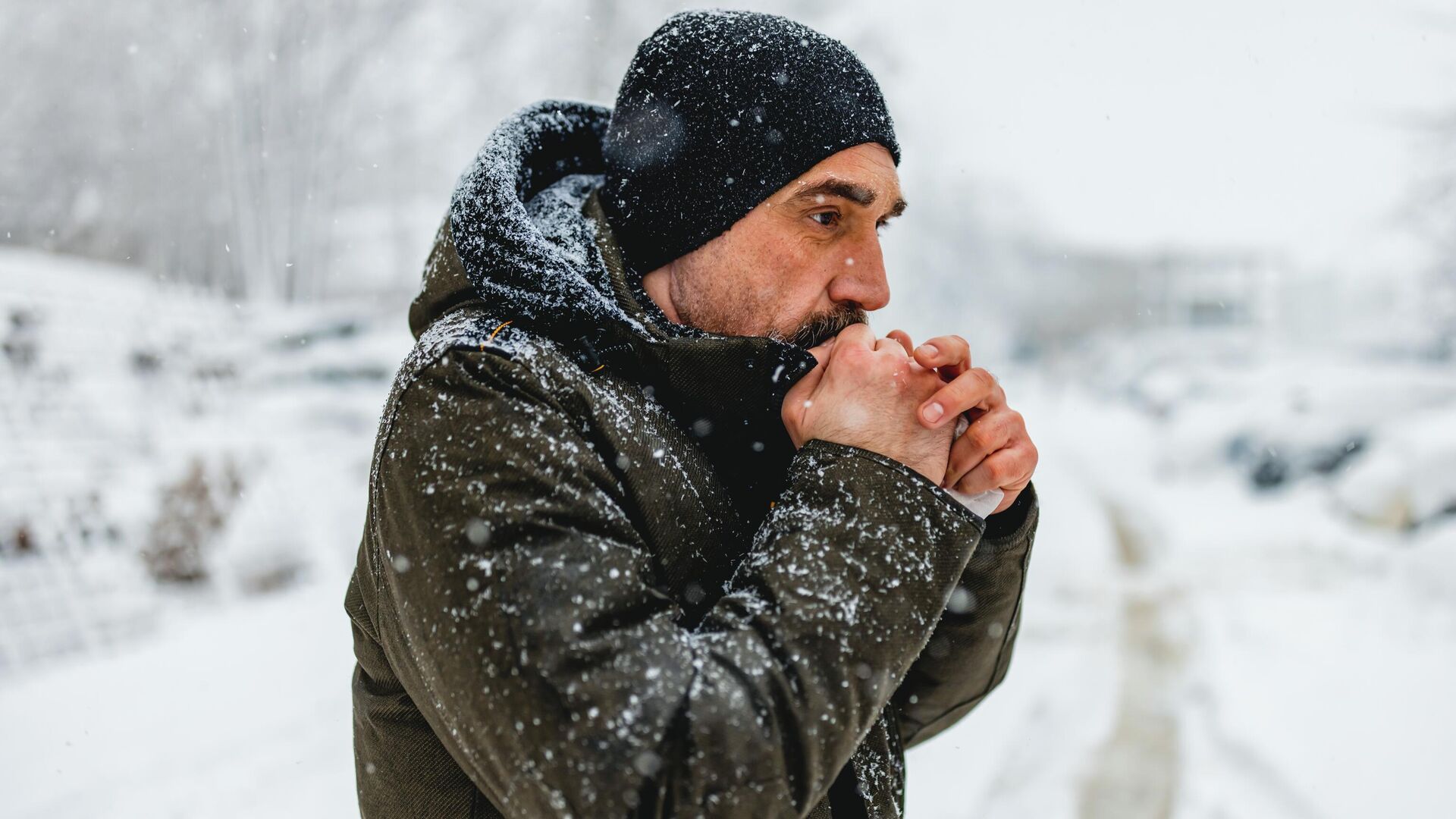 Замерзший человек - РИА Новости, 1920, 30.09.2025