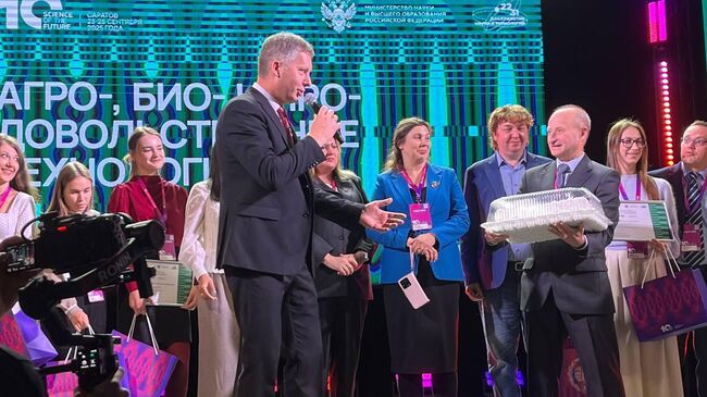 Церемония награждения финалистов конкурса научно-исследовательских работ студентов и аспирантов X-го Всероссийского молодежного научного форума Наука будущего – наука молодых