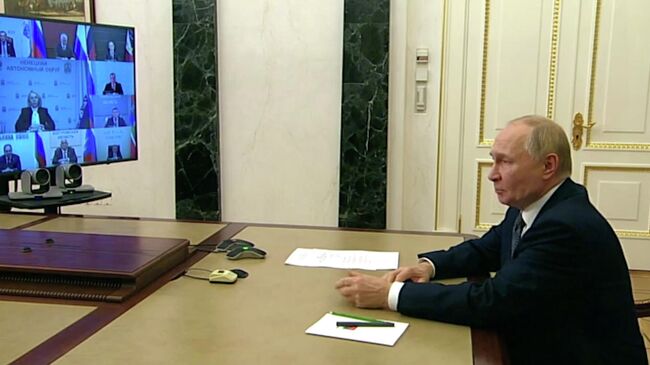 Путин по видеосвязи проводит встречу с избранными главами регионов Путин по видеосвязи проводит встречу с избранными главами регионов