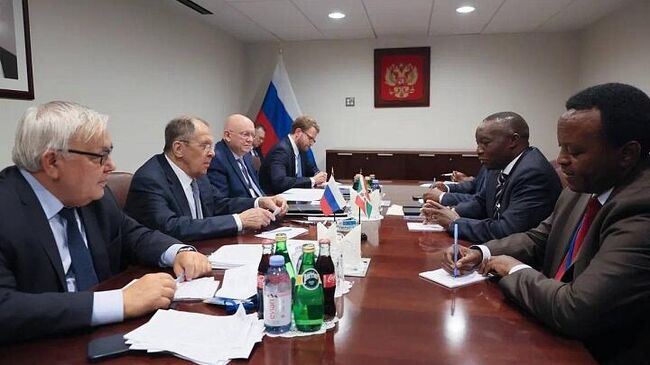 Встреча глав МИД России и Бурунди Сергея Лаврова и Эдуарда Бизиманы Встреча глав МИД России и Бурунди Сергея Лаврова и Эдуарда Бизиманы