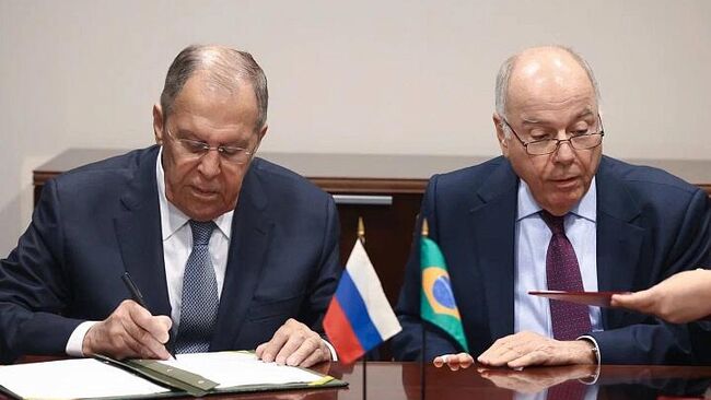 Глава МИД России Сергей Лавров и министр иностранных дел Бразилии Мауро Виейра подписали план политических консультаций внешнеполитических ведомств двух стран