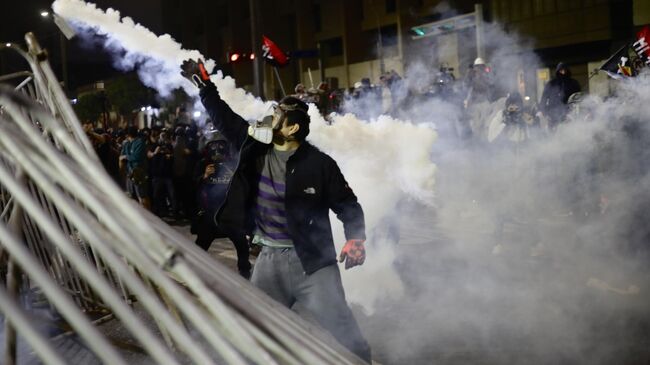 Столкновения с полицией во время антиправительственных протестов в Лиме, Перу