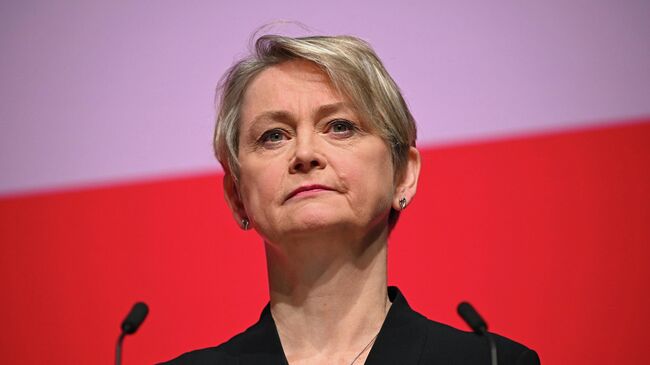 Глава МИД Британии Иветт Купер