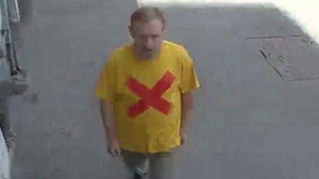 Гражданин Молдавии в Валенсии в Испании, которому отказали в праве проголосовать на парламентских выборах из-за футболки