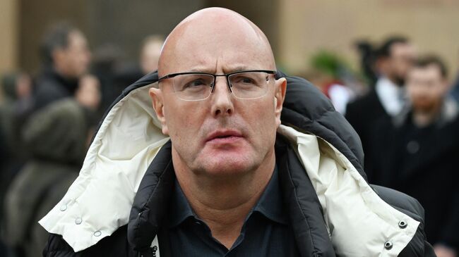 Заместитель председателя правительства РФ Дмитрий Чернышенко перед церемонией прощания с режиссером и телеведущим Тиграном Кеосаяном в армянской церкви Святого креста в Москве Заместитель председателя правительства РФ Дмитрий Чернышенко перед церемонией прощания с режиссером и телеведущим Тиграном Кеосаяном в армянской церкви Святого креста в Москве