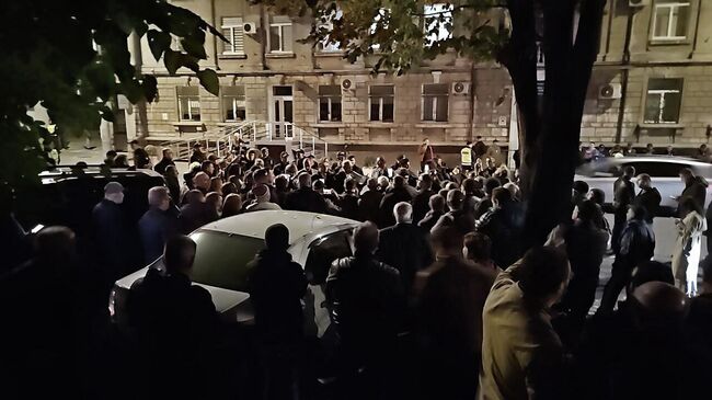 Митинг оппозиции у ЦИК в Кишиневе