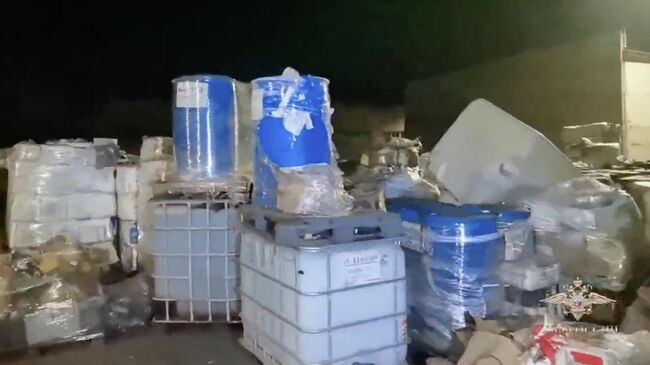 Склад в поселке Трубников бор в Ленинградской области, откуда, предположительно, был распространен некачественный алкоголь, в результате употребления которого погибли люди