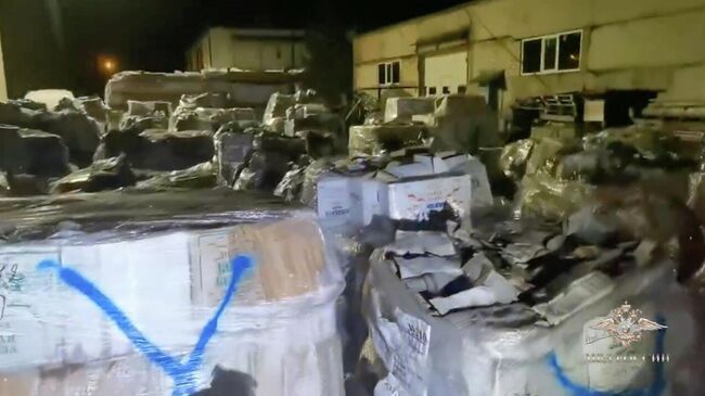 Склад в поселке Трубников бор в Ленинградской области, откуда, предположительно, был распространен некачественный алкоголь, в результате употребления которого погибли люди